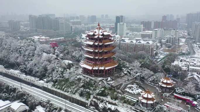 航拍白雪纷飞中黄鹤楼4k视频素材