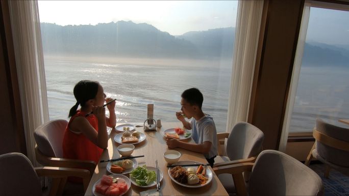 长江三峡游轮上的早餐美好的清晨