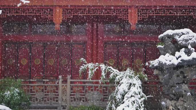 大雪纷飞中式古建筑园林雪景实拍视频素材