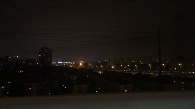 上海夜晚高架车拍右侧
