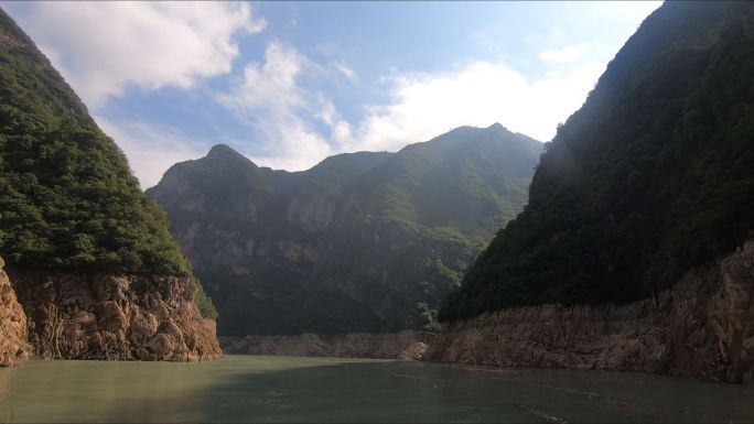 壮丽雄奇的长江三峡青山绿水第一视角