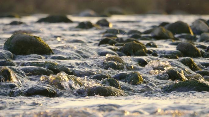 原创4k河流升格视频素材