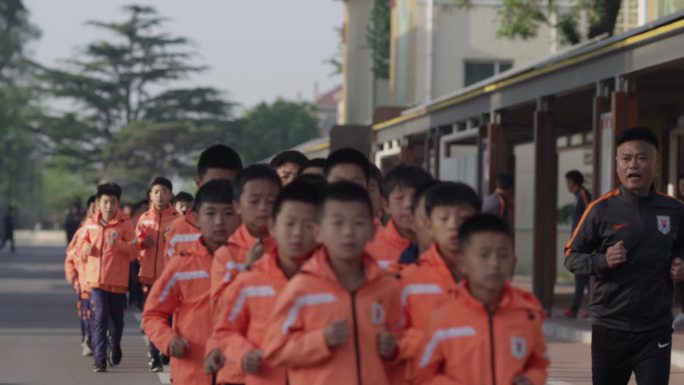 鲁能足校青少年足球训练学习加油