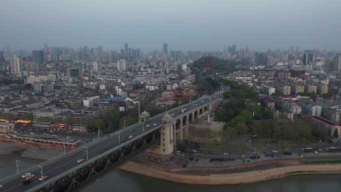 航拍武汉长江大桥与黄鹤楼 4k视频素材