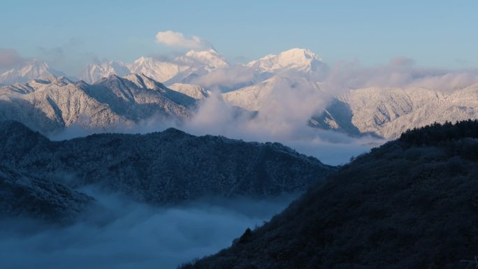 大气磅礴秀丽山川雪山云雾延时视频