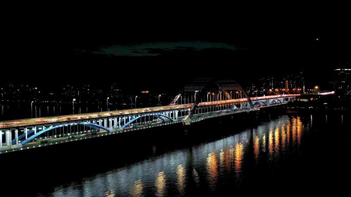 桥夜晚双层过江大桥车流