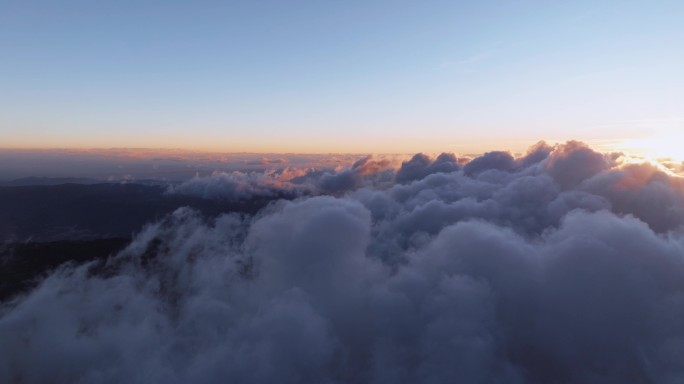 5K-航拍第一缕阳光穿透云层视频
