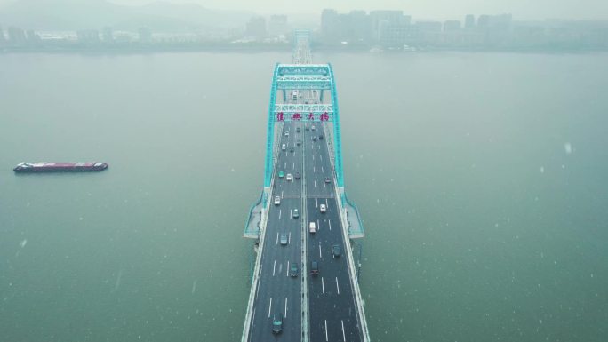 杭州钱塘江上桥初雪航拍