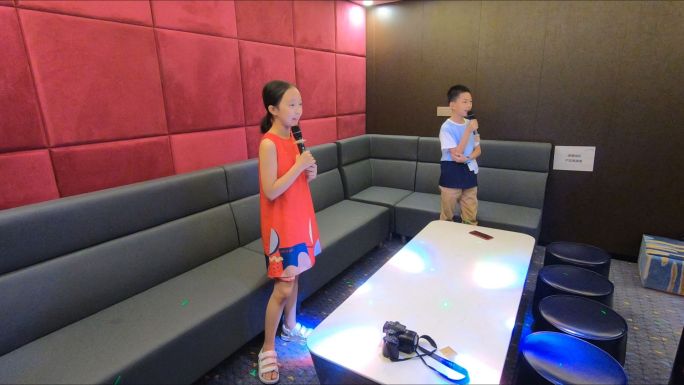 游轮邮轮旅行小朋友唱歌邮轮上唱歌