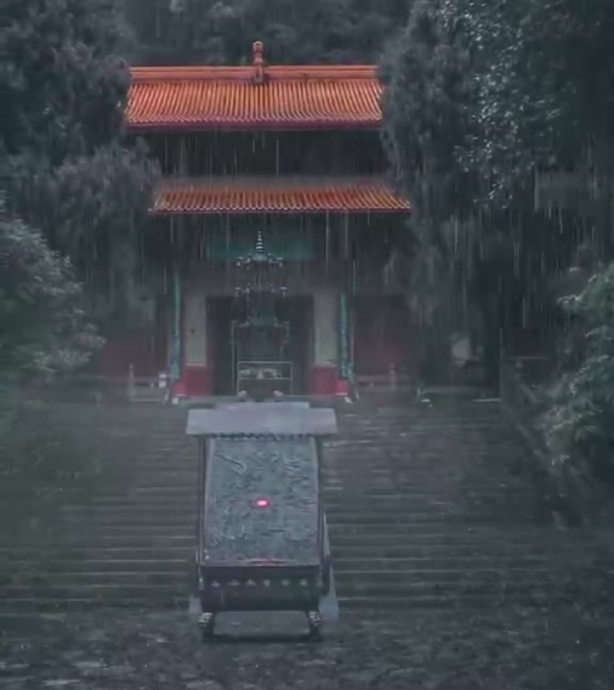下雨的古寺