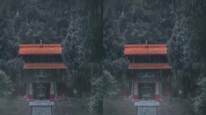 下雨的古寺