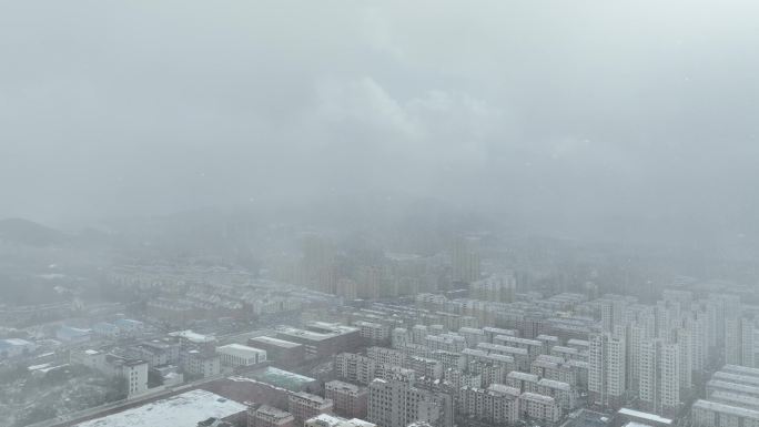 漫天飞雪之中的威海市高新区