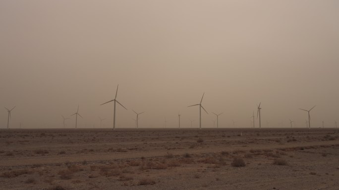 沙尘暴中的风力涡轮机