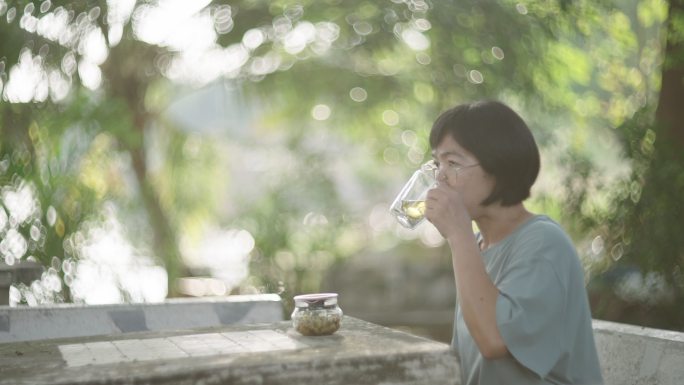 亚洲女性早茶亚洲女性早茶