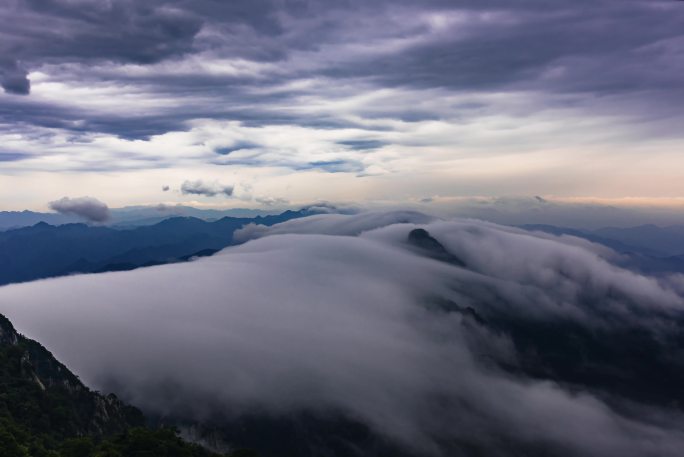 大山云海流动瀑布云延时时光飞逝时间概念