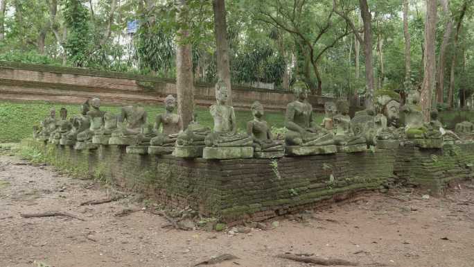 泰国清迈省Wat Umong的青苔佛像