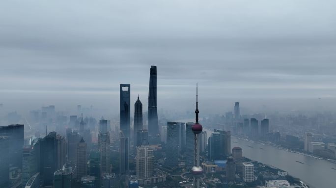 上海陆家嘴北外滩地标宣传阴天平流上升运镜