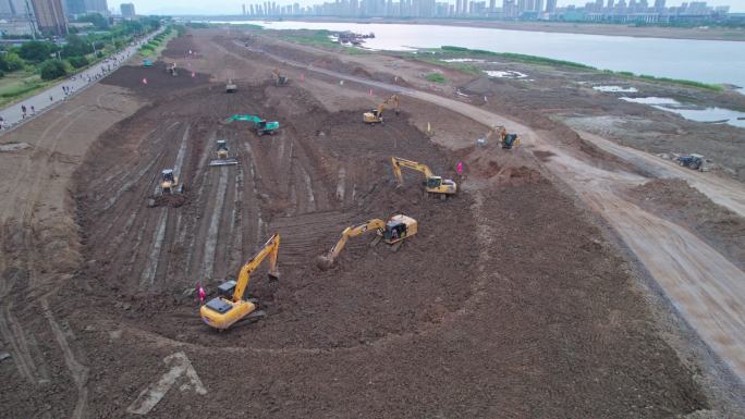 河边施工的挖掘机航拍4k
