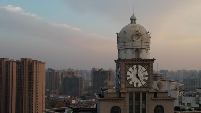 郑州：交通银行楼大钟