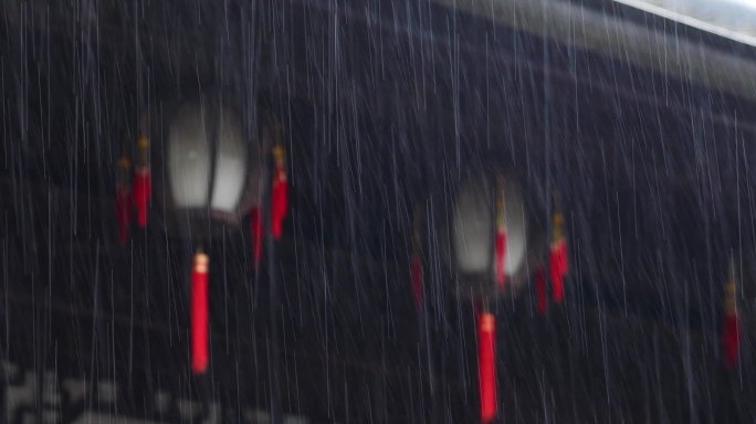 江南雨季雨滴古建筑灯笼空镜