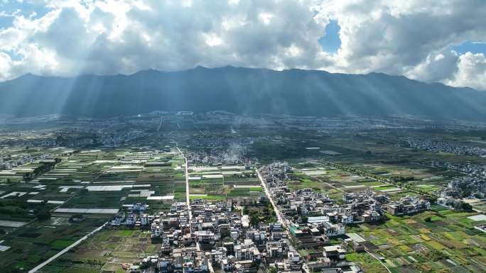 苍山村落丁达尔