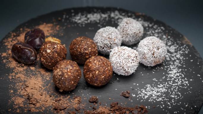 原始素食食品巧克力椰子能量球