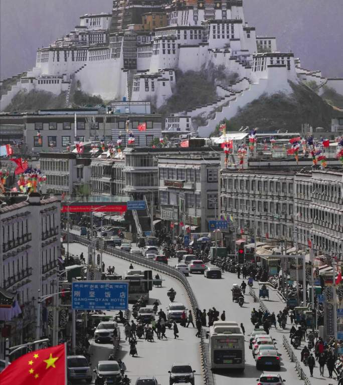 4K西藏拉萨布达拉宫与公路车辆行驶竖版