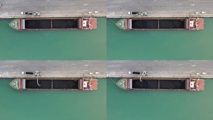 国际港口装载煤炭的货船的4K分辨率。
