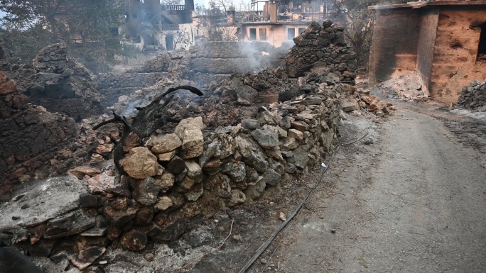 烧毁的森林、村庄和农村地区至土耳其