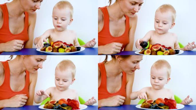 小男孩和他的妈妈在吃水果