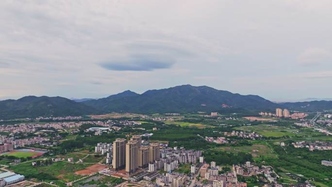 气象奇观 荚状高积云