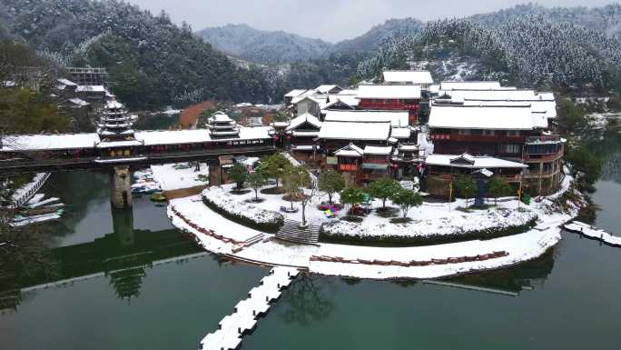 4K航拍通道皇都侗寨侗族风雨桥鼓楼雪景