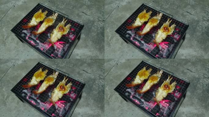 木炭炉上的烤虾。烧烤木炭炉烤龙虾大虾