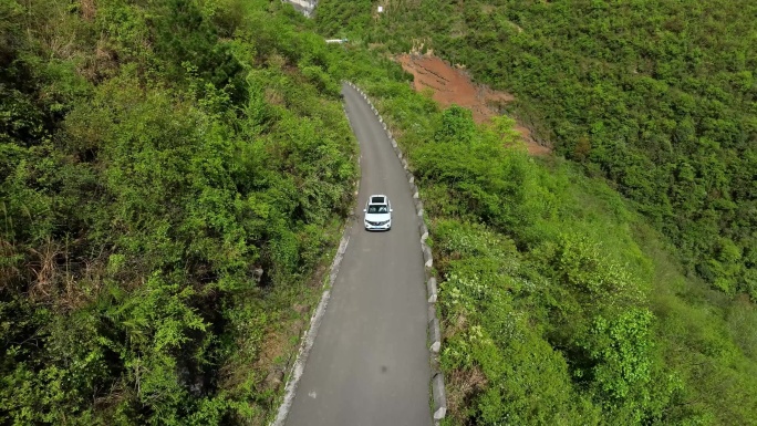 山路跟车航拍