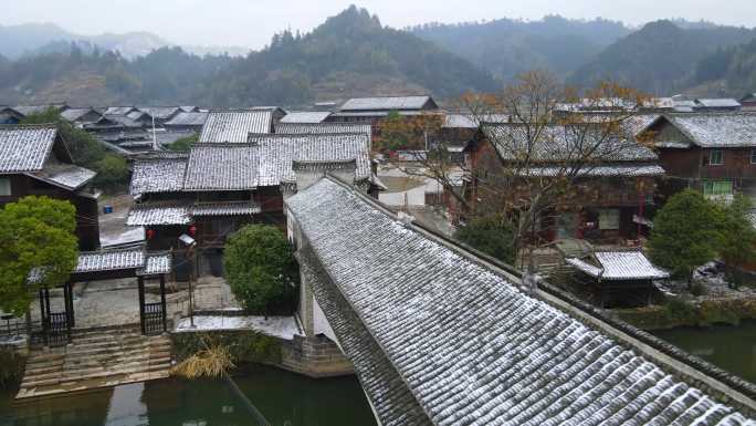 4K航拍通道坪坦古侗寨侗族风雨桥鼓楼雪景