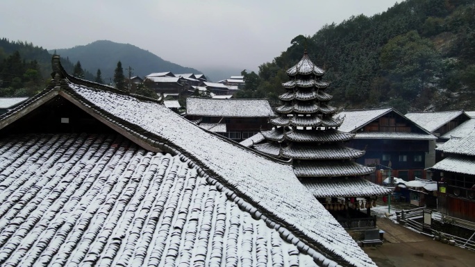 4K航拍通道芋头古侗寨侗族风雨桥鼓楼雪景