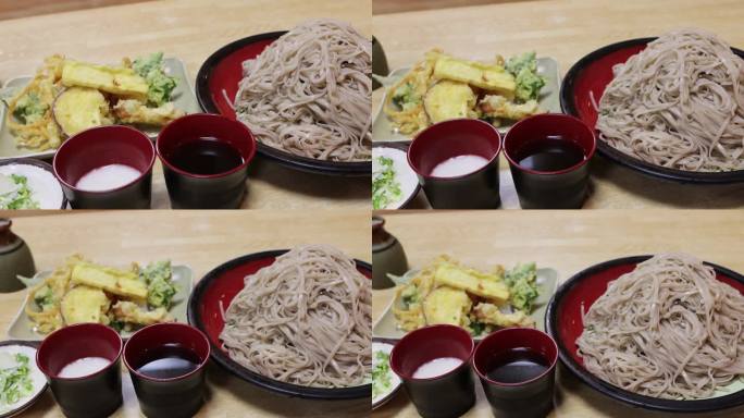 日本的荞麦面和天妇罗套餐