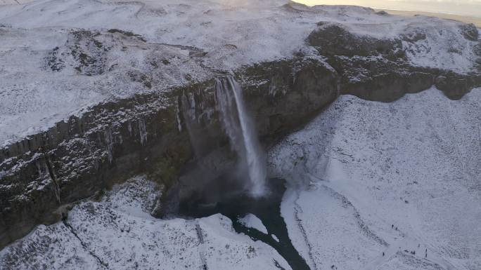 4k航拍瀑布峡谷日出水流山洞风光