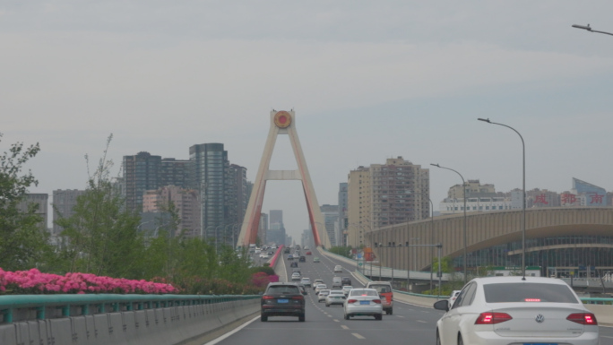 城市街头车流、汽车行驶