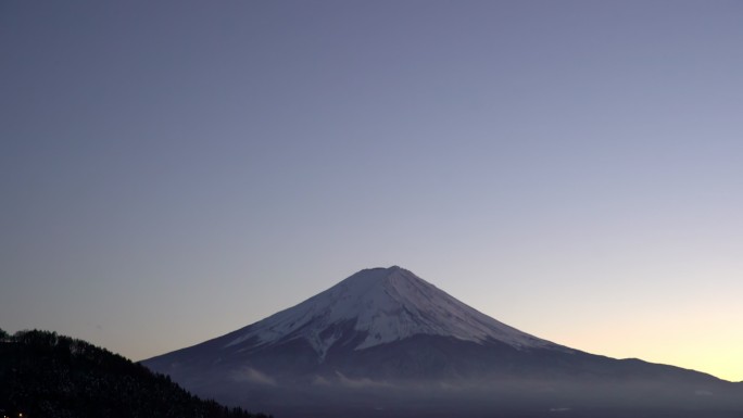 电影倾斜：富士山日落在日本山梨县的kawaguchiko湖
