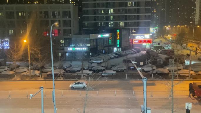 下雪的夜晚 除雪车 雪天街道 下雪飘雪