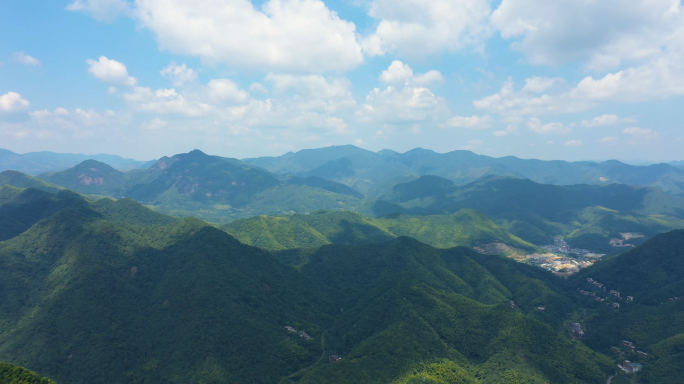 浙江盘山公路绿水青山蓝天白云