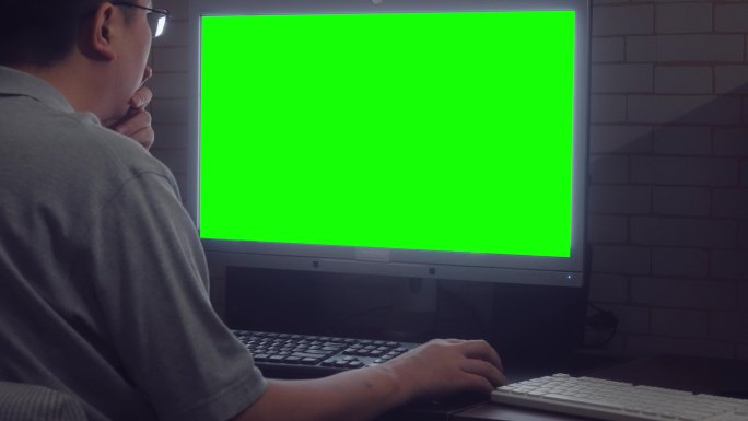 使用带绿色屏幕的笔记本电脑