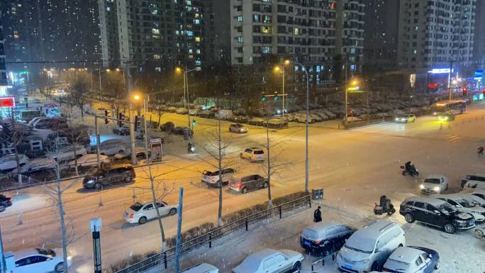 下雪天路口延时 夜晚下雪延时