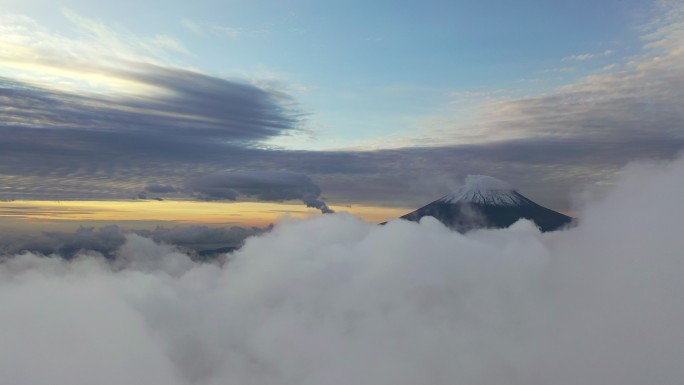 富士山日出鸟瞰图日本圣山雪山积雪火山口