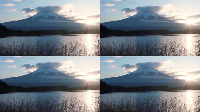 从日本静冈县藤宫谷之湖看富士山