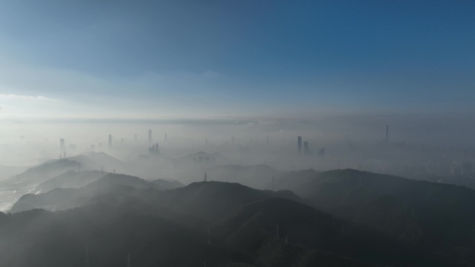 向左飞航拍深圳平流雾城市景观