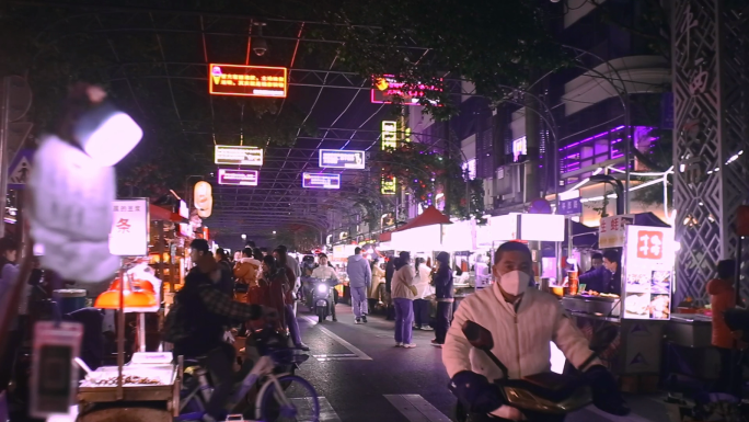 夜市夜宵大排档人流小吃市井南宁平西夜市