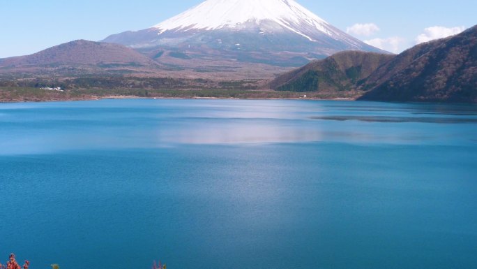 富士山，来自Motosuko湖；换档运动