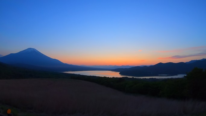 山中湖和富士山美景风光地标景点休眠火山